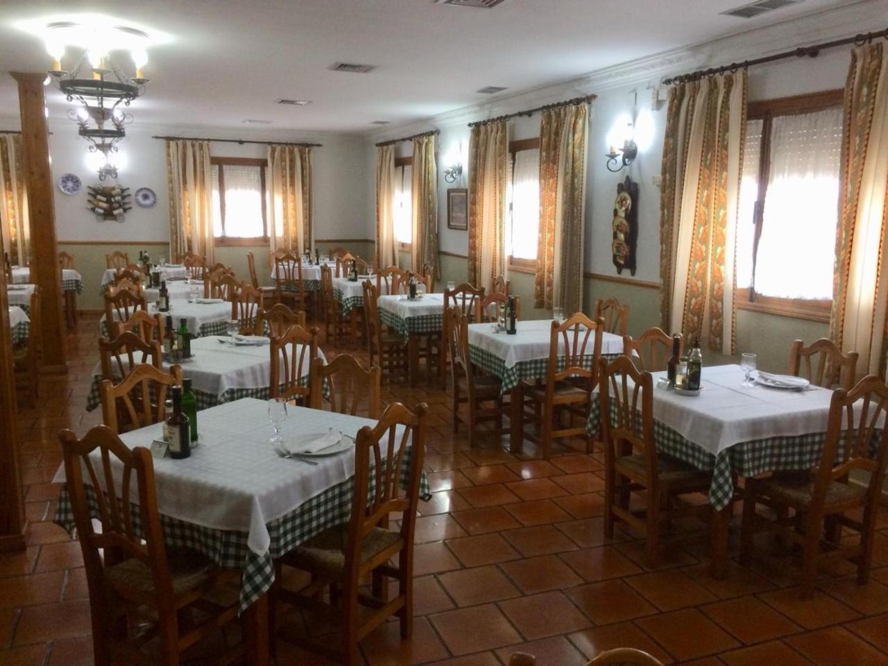 Hotel-Restaurante Venta Tomas Almuradiel Exteriör bild